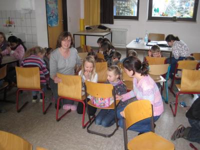 Hilfe von den Lehrerinnen